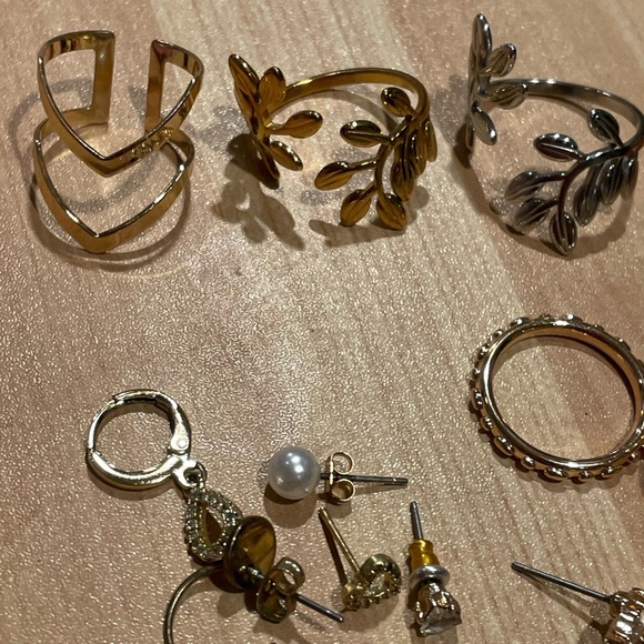 Elegant Gold and Silver Earring Set - Picture 6 of 13